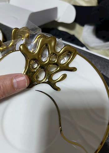 Karaca altı kişilik fincan takımı tabaklarda hatalar vardır - Görsel 4