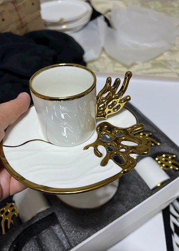 Karaca altı kişilik fincan takımı tabaklarda hatalar vardır - Görsel 5