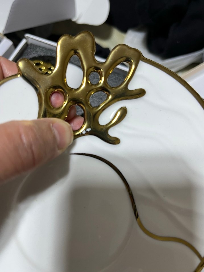 Karaca altı kişilik fincan takımı tabaklarda hatalar vardır - Görsel 2