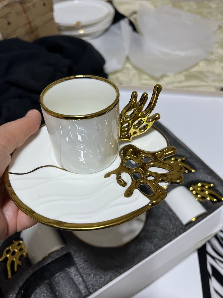 Karaca altı kişilik fincan takımı tabaklarda hatalar vardır - Görsel 5