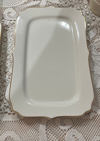 Karaca Parlak Beyaz Dekoratif Sunum ortadaki farklı ama uyuyor - Görsel 2