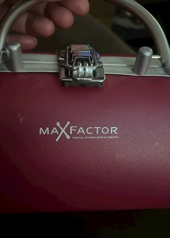 Beden Maxx faktor makyaj çantası