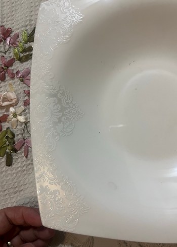 Beden Karaca helen yemek tabağı servıs kâsede mevcut