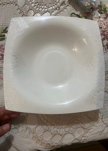 Karaca helen yemek tabağı servıs kâsede mevcut