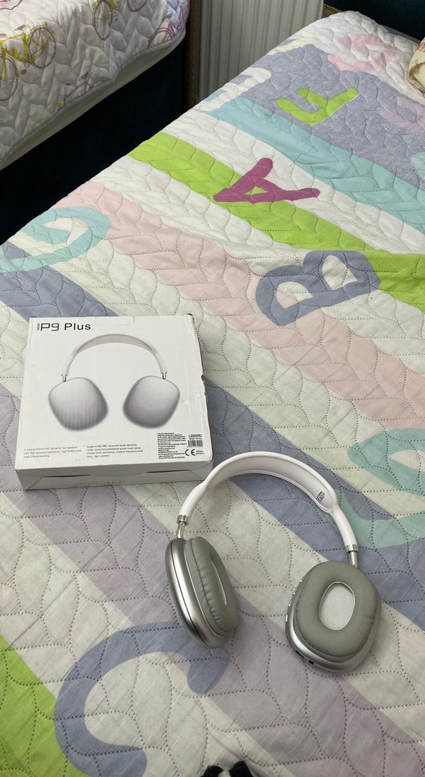 Gri ve Beyaz Kablosuz Kulaklık - Görsel 2