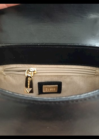 Siyah Deri Guess Kemer Detaylı Çanta - Görsel 4