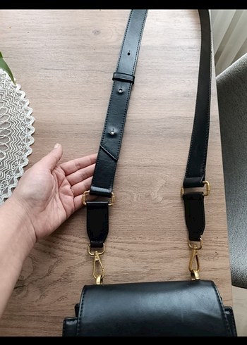 Siyah Deri Guess Kemer Detaylı Çanta - Görsel 3