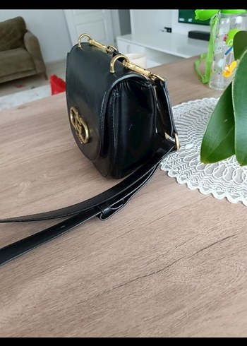 Siyah Deri Guess Kemer Detaylı Çanta - Görsel 2