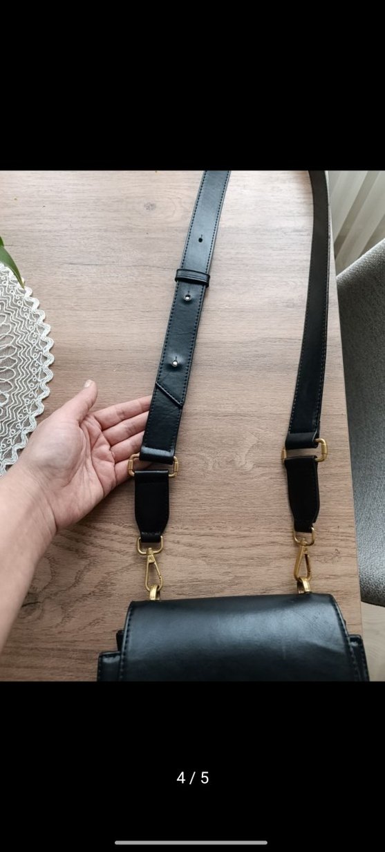 Siyah Deri Guess Kemer Detaylı Çanta - Görsel 3