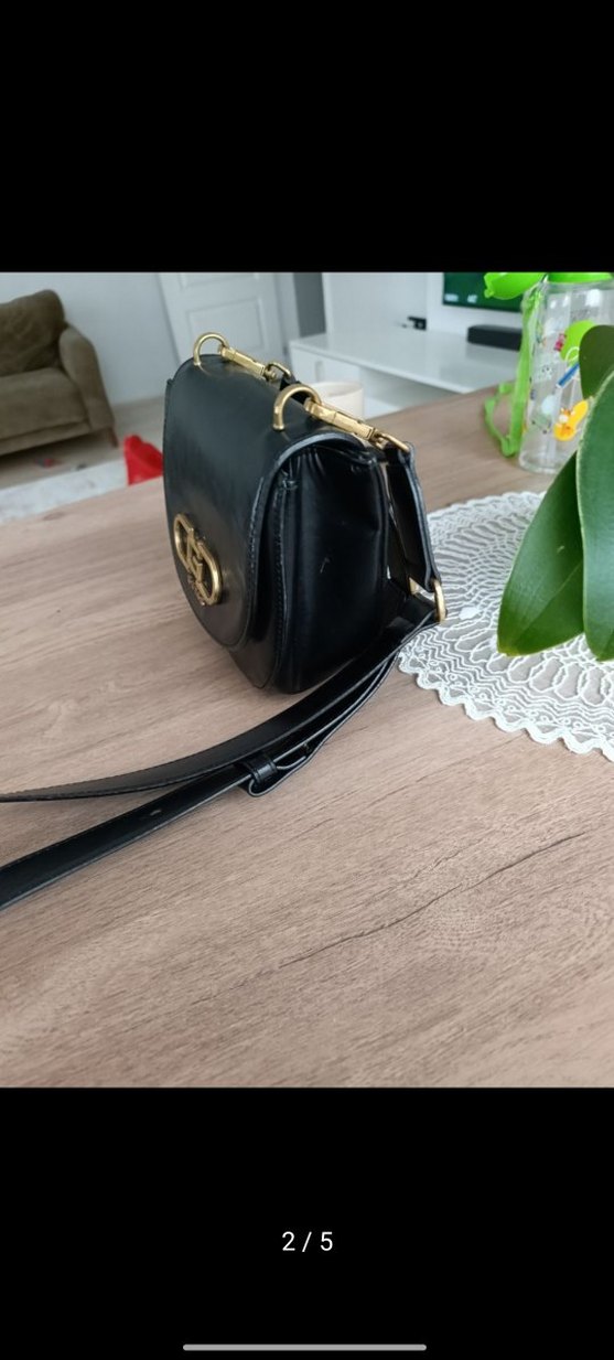 Siyah Deri Guess Kemer Detaylı Çanta - Görsel 2