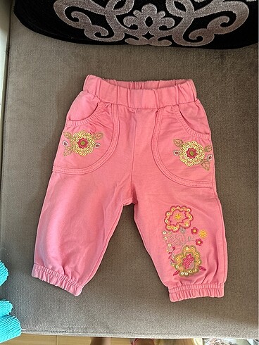 pembe çiçekli alt