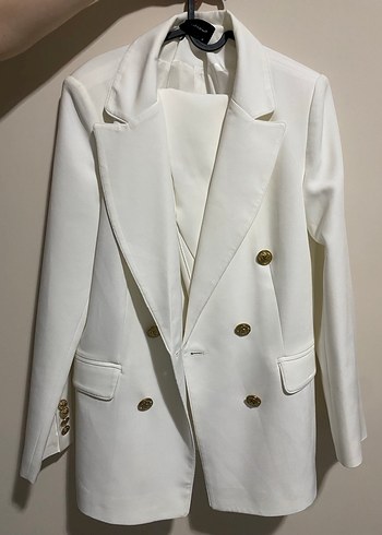 BEYAZ TAKIM ELBİSE - Görsel 3