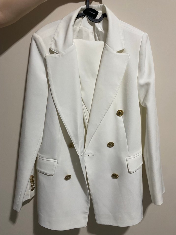 BEYAZ TAKIM ELBİSE - Görsel 3