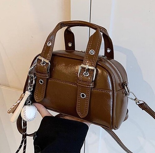 Zara Çift tokalı kemerli askılı çanta