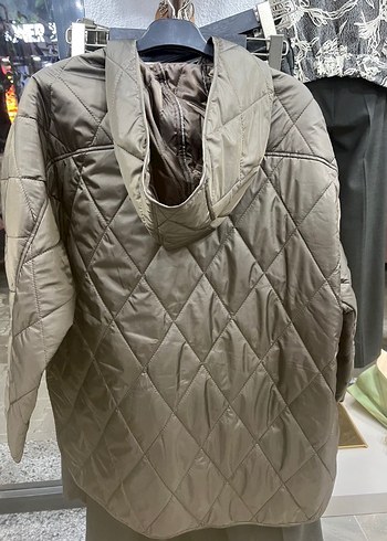 Kapitone Kapüşonlu Kadın Mont - Görsel 7