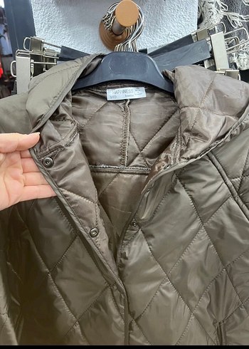 Kapitone Kapüşonlu Kadın Mont - Görsel 5