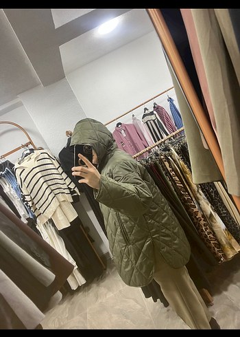 Kapitone Kapüşonlu Kadın Mont - Görsel 2