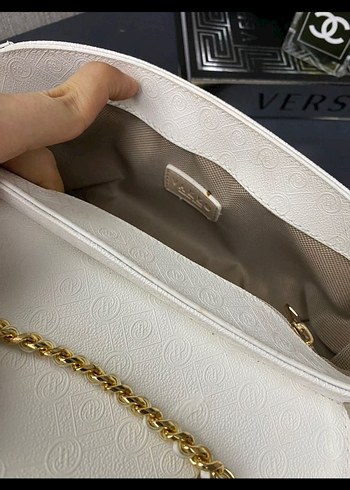 Zincir Detaylı Beyaz Süet Kadın Çanta - Görsel 3