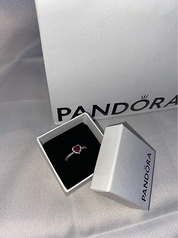 Pandora yüzük