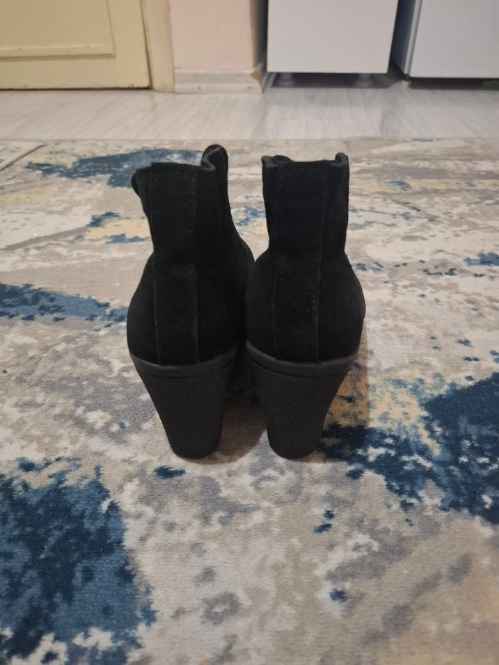 Siyah Süet Dolgu Topuklu Kadın Bot 40 Numara - Görsel 2