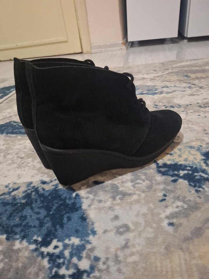 Siyah Süet Dolgu Topuklu Kadın Bot 40 Numara - Görsel 3