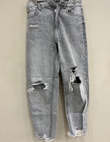 Bershka yırtık jean