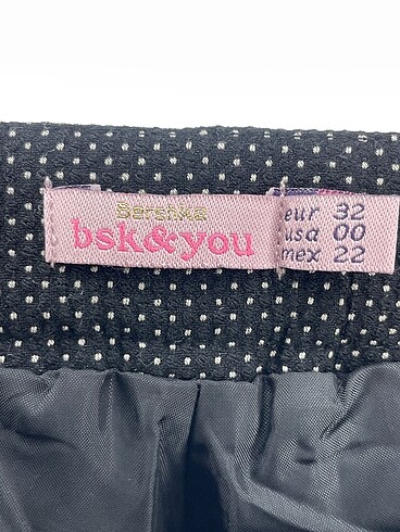 32 Beden çeşitli Renk Bershka Mini Şort %70 İndirimli.