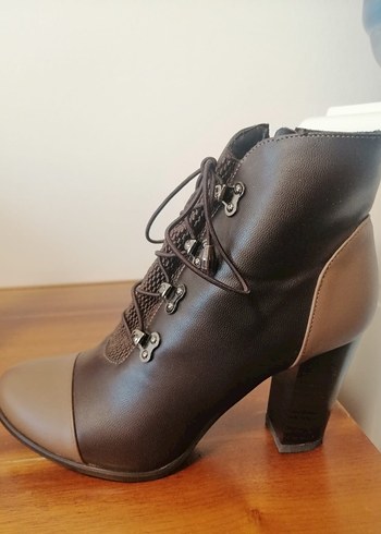 Kahverengi Yılan Desenli Kadın Deri Bot - Görsel 3