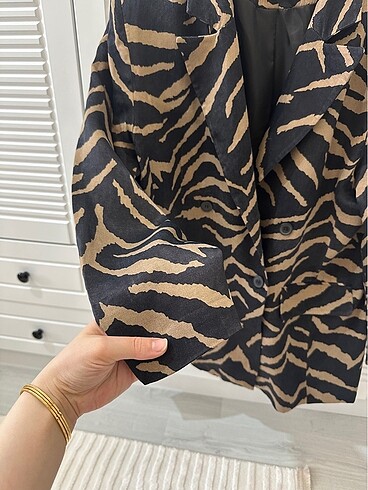 44 Beden Satenimsi Leopar ceket