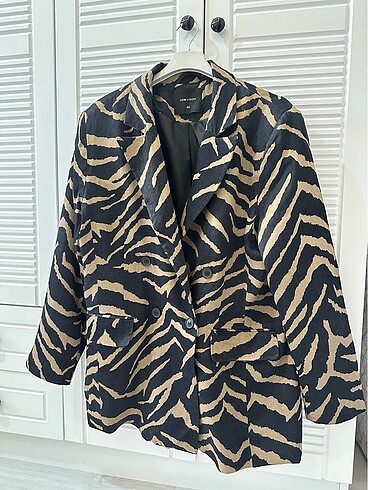 LC Waikiki Satenimsi Leopar ceket