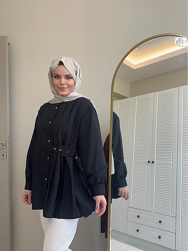 m Beden Kemer detay Piliseli gömlek
