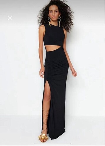 Cut out detay gece elbisesi