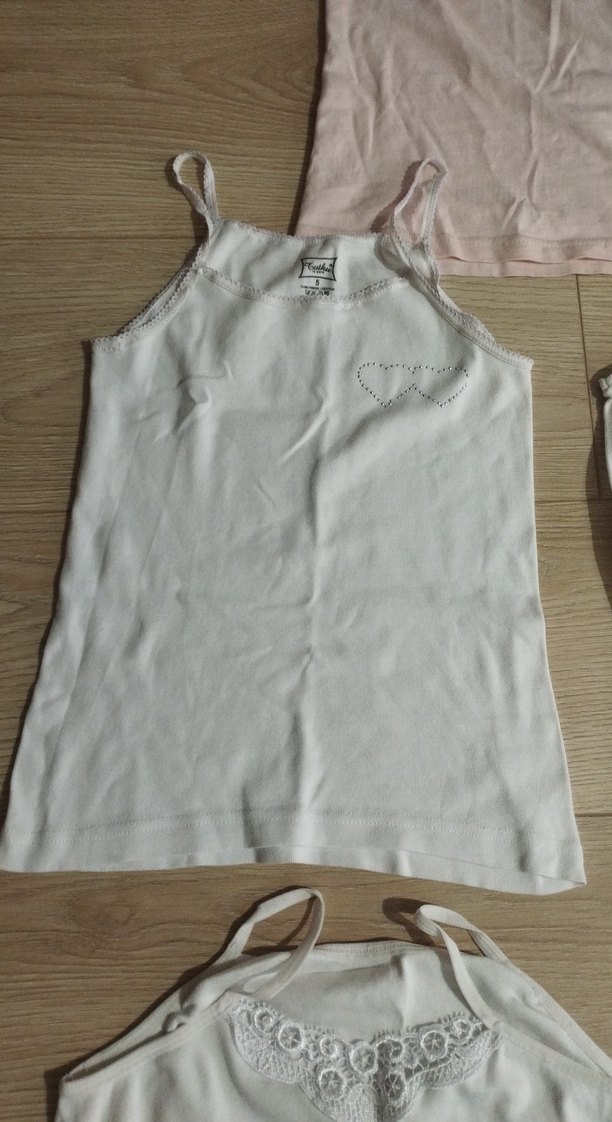 Beyaz ve pastel renklerde çocuk atletleri - Görsel 4