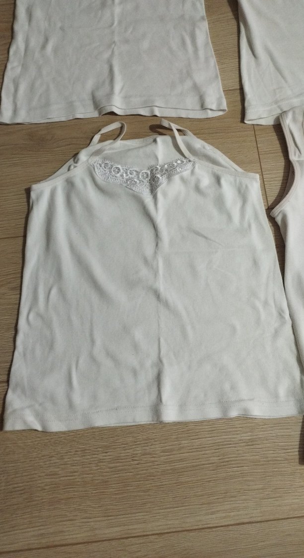 Beyaz ve pastel renklerde çocuk atletleri - Görsel 2