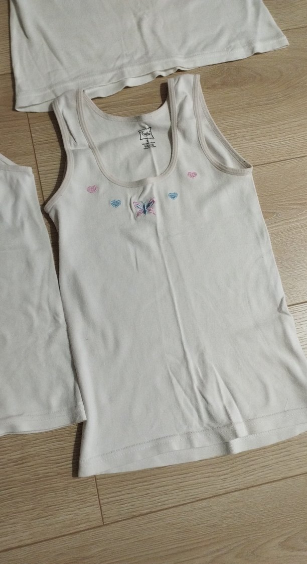 Beyaz ve pastel renklerde çocuk atletleri - Görsel 3