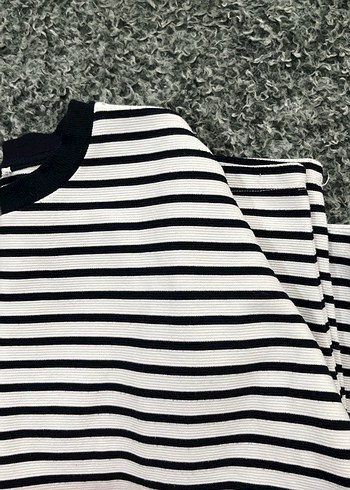 Kadın Siyah-Beyaz Çizgili Uzun Kollu Sweatshirt - Görsel 2