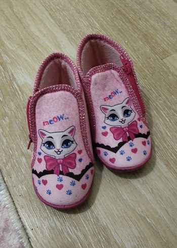 Kız Çocuk Pembe Nakışlı Sıcak Ev Terliği - Görsel 2