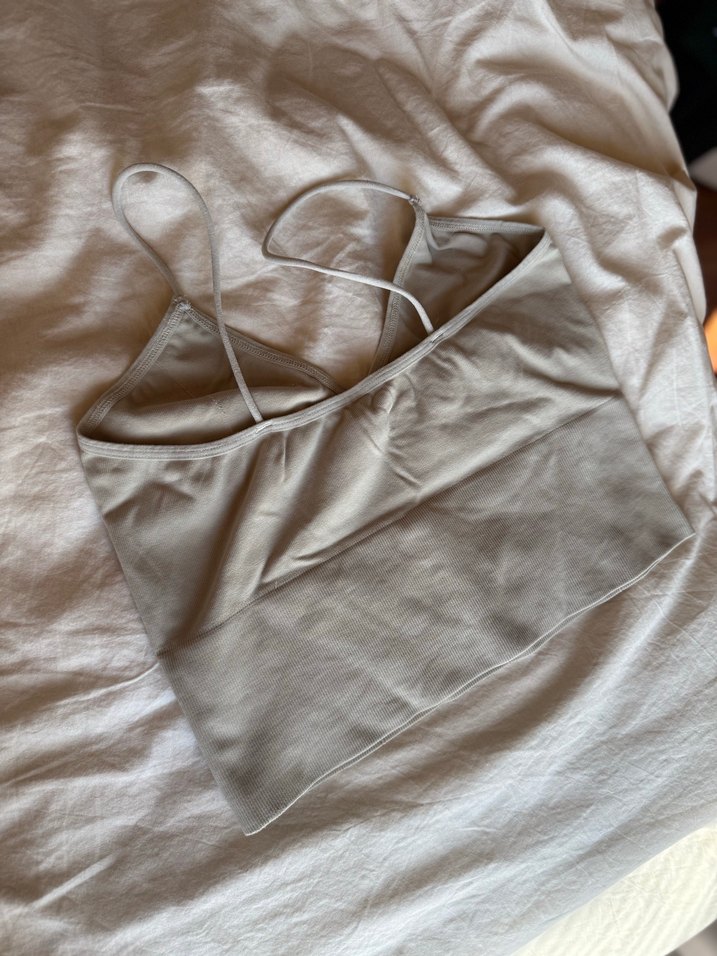 Bej Süet V Yakalı İnce Askılı Kadın Atlet - Görsel 2