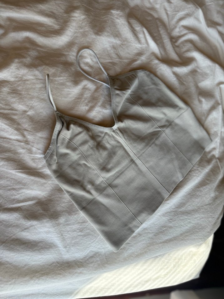 Bej Süet V Yakalı İnce Askılı Kadın Atlet - Görsel 3