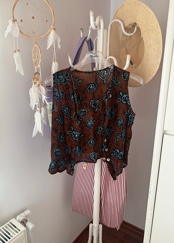 Düğmeli Kahverengi Batik Desenli Mini Bluz