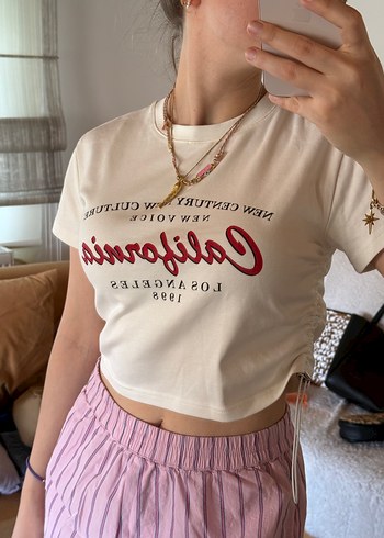 Quzu Detaylı Baskılı Beyaz Crop Tişört