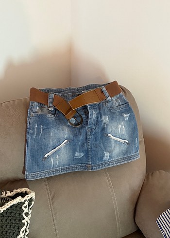 Kemer Detaylı Kısa Denim Mini Etek