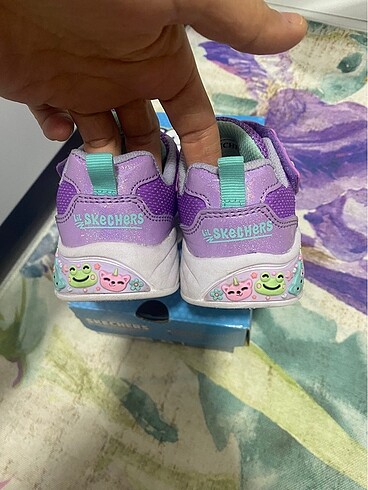 22 Beden Skechers temiz ayakkabı 22 numara