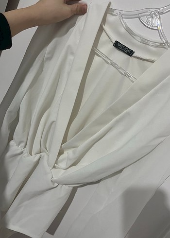 Beyaz V Yaka Drapeli Uzun Kollu Bluz - Görsel 2
