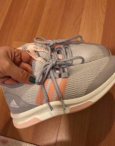 Adidas sayili kullanildi