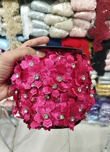 BEYOĞLU TAŞLI LAZER KESİM ÇİÇEK