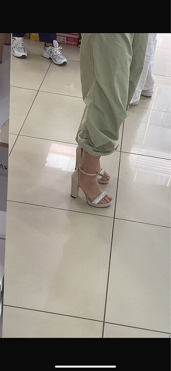 taslı ayakkabı