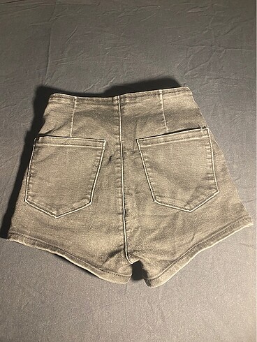 Bershka Siyah/ antrasit eskitme şort