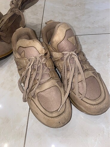 Bej sneaker