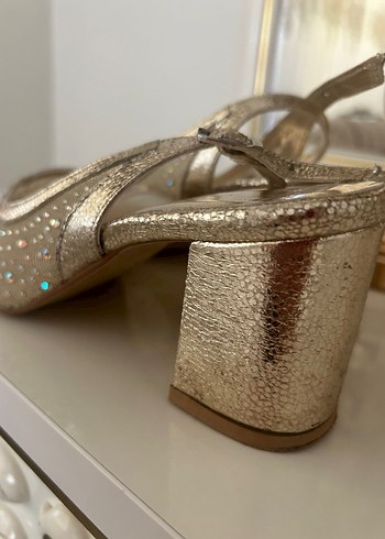 Altın Renkli taşlı Topuklu Ayakkabı - Görsel 2